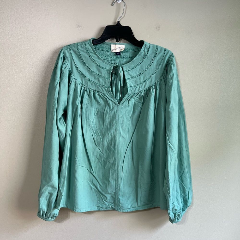 Universal thread small blouse‎